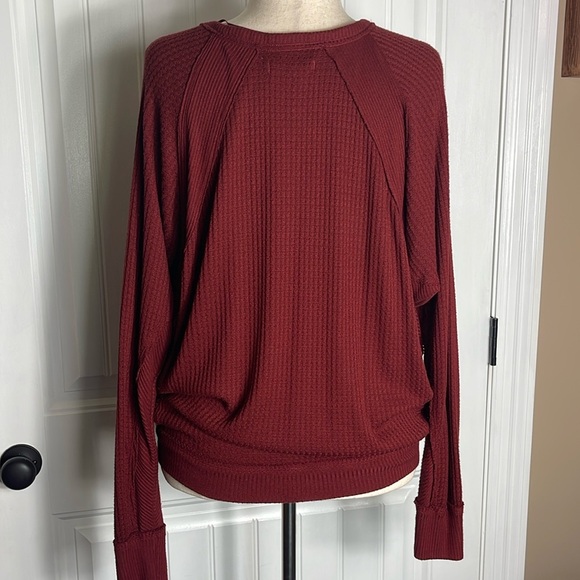 We The Free red burgundy Waffle Thermal Long Sleeve V-Neck Shirt Size M - Picture 7 of 11